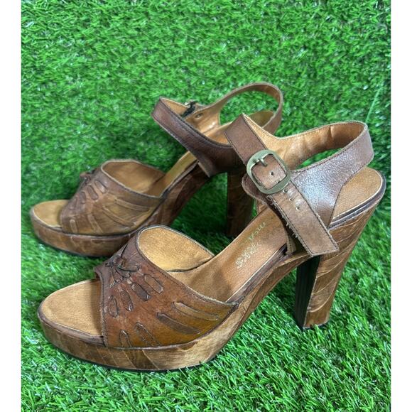 Thom McAn Vtg Brown Leather Woodwork Sandal With Block Heel Boho Hippy Festival - Picture 2 of 16